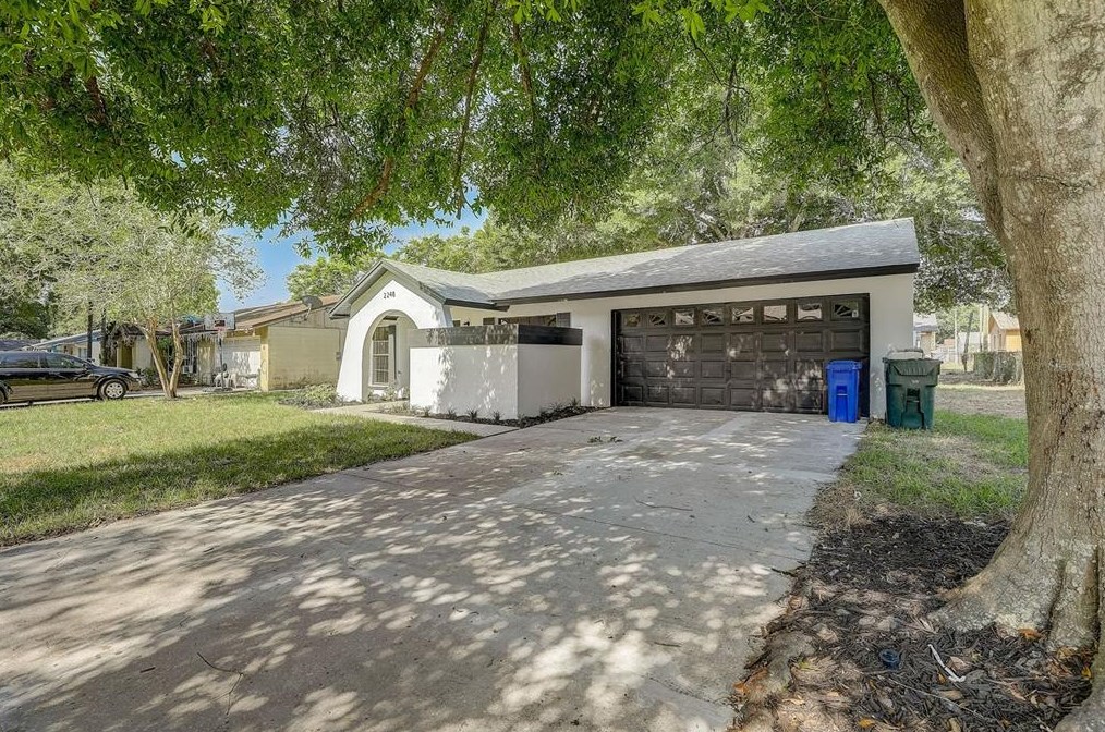 2248 Crystal Grove Ln, Lakeland, FL 33801-8042