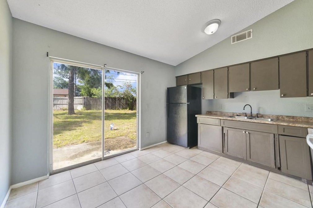 3293 Split Willow Dr, Orlando FL  32808-3736 exterior