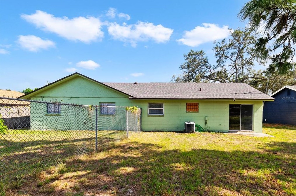 3293 Split Willow Dr, Orlando FL  32808-3736 exterior