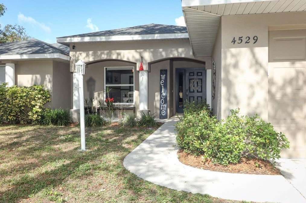 4529 Ashford Dr, Winter Haven, FL 33880-1148