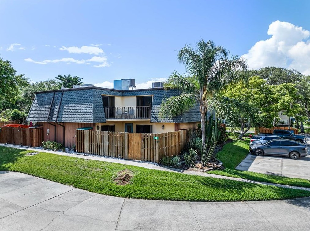 12 Cedar Dunes Dr, New Smyrna, FL 32169-3863