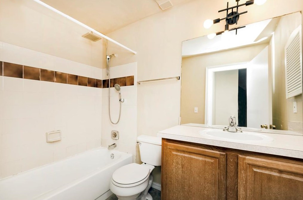 6112 Westgate Dr #204, Orlando, FL 32835