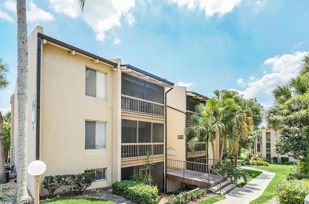 572 Orange Dr #60, Altamonte Springs, FL 32701