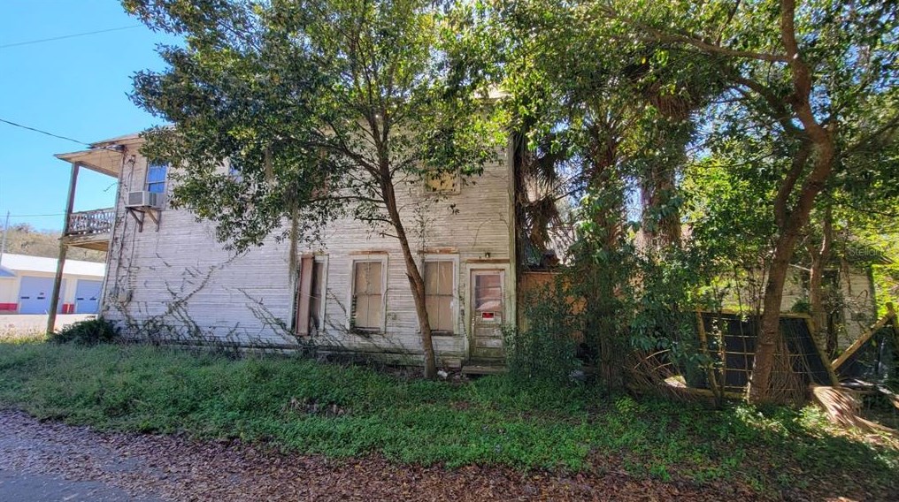 201 Commonwealth Ave, Interlachen, FL 32148-3003