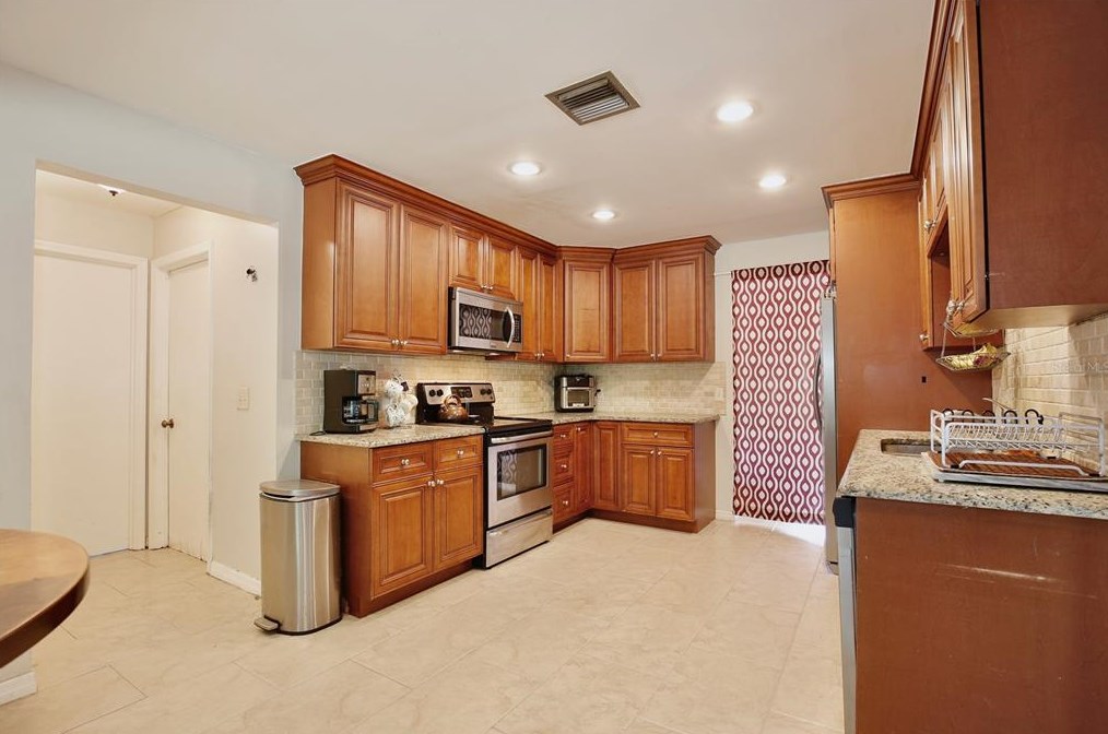 102 Bch Ave, Altamonte Springs FL 32701-7901 exterior