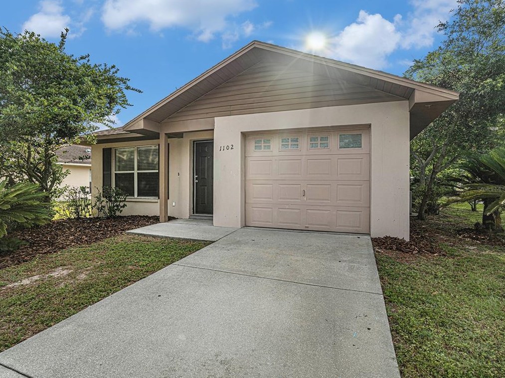 1102 Old Mossy Ct, Plant City, FL 33563-6578
