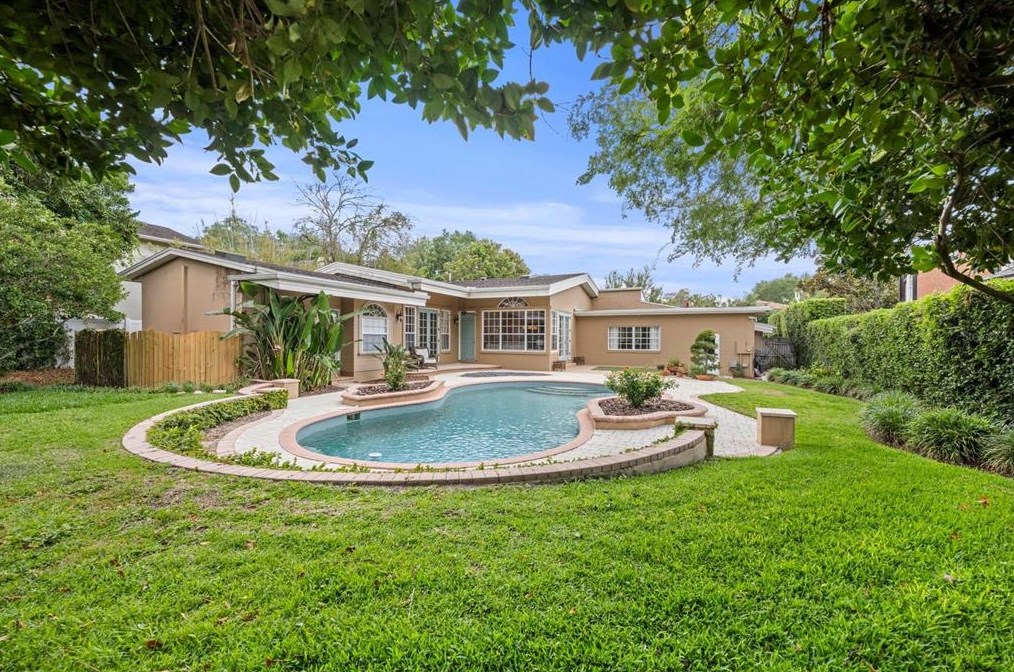 1181 Via Capri, Winter Park FL  32789-2635 exterior