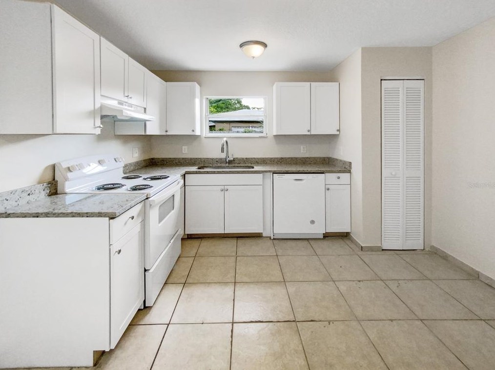 4312 Lake Lawne Ave, Orlando, FL 32808-7331