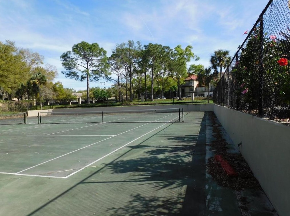 208 Afton Sq, Altamonte Springs FL  32714-3834 exterior