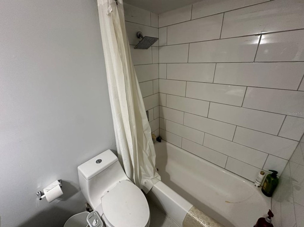 2471 Princess Carol Ct, Orlando FL  32807-8523 exterior