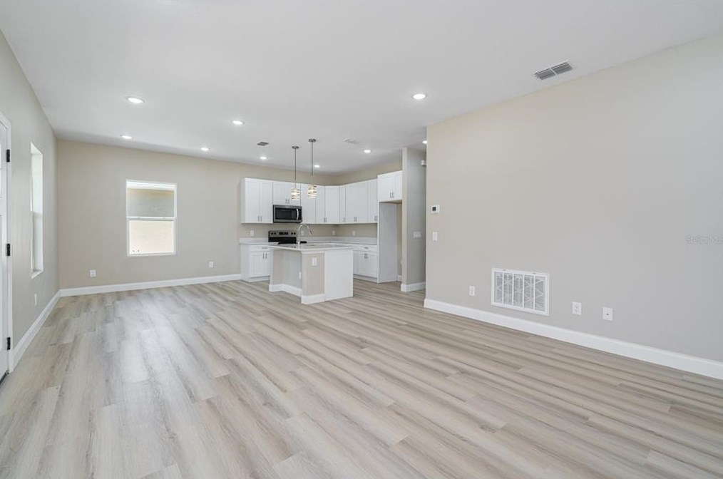 215 Hubbard Ave, Deland FL  32720-6710 exterior