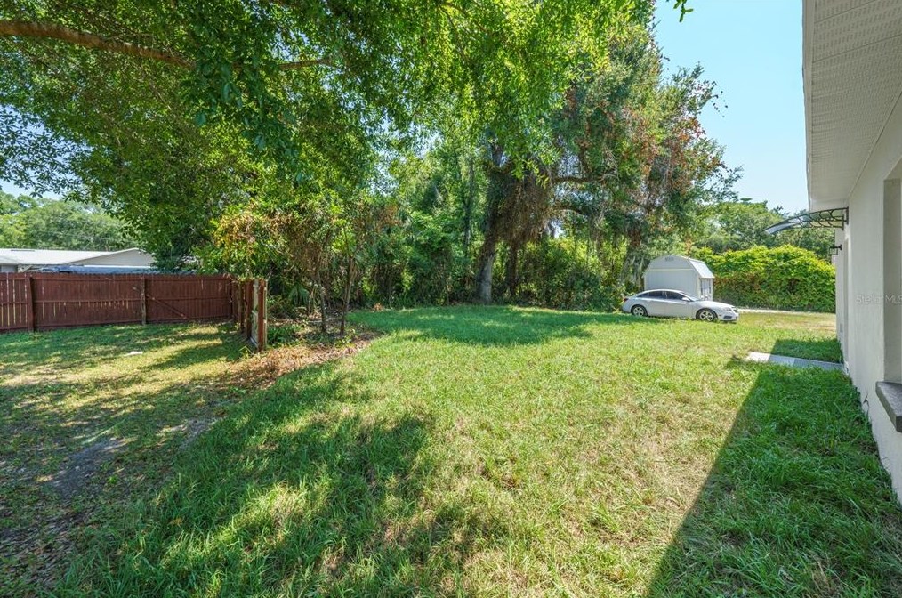 215 Hubbard Ave, Deland FL  32720-6710 exterior