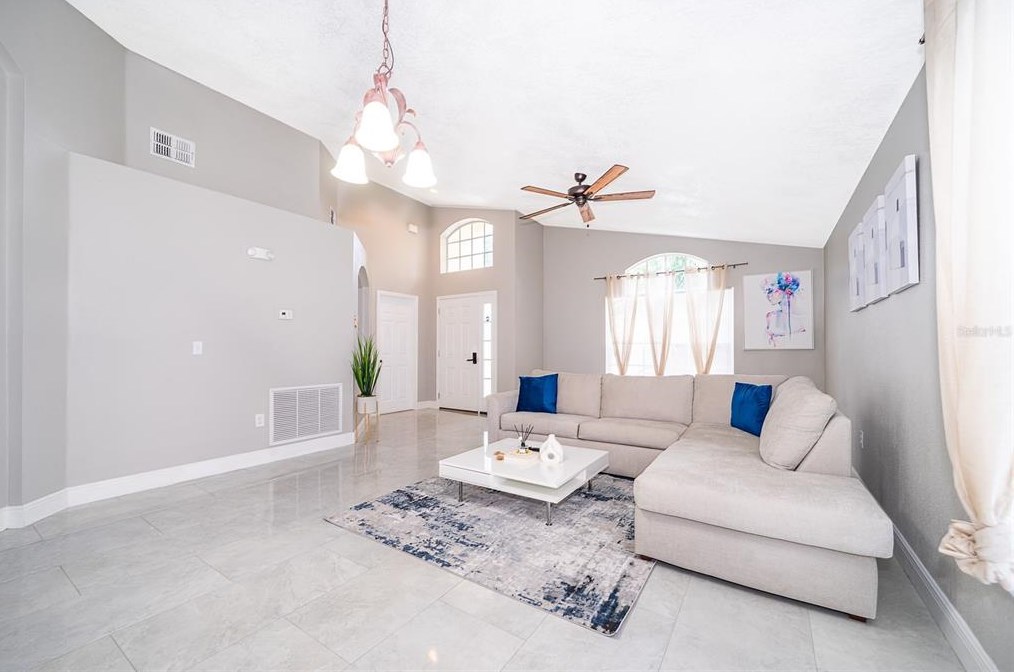207 Langham Dr, Davenport, FL 33897
