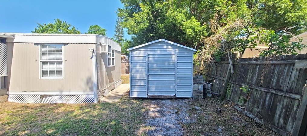 59 Lawrence Ct, Daytona Beach FL  32127-6011 exterior