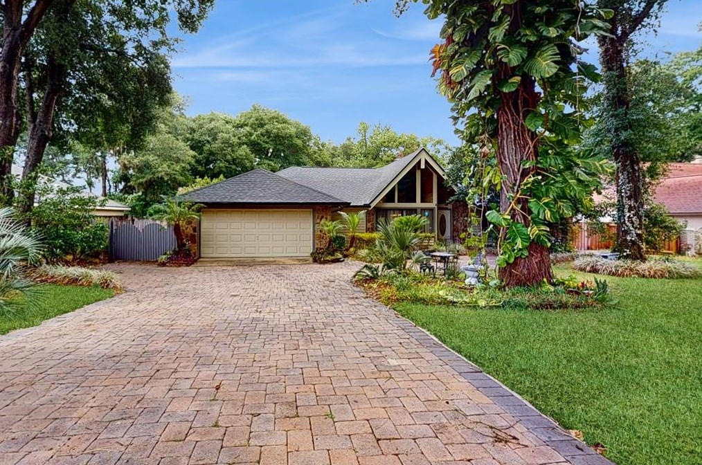 1829 Hidden Pine Ln, Apopka, FL 32712-3948