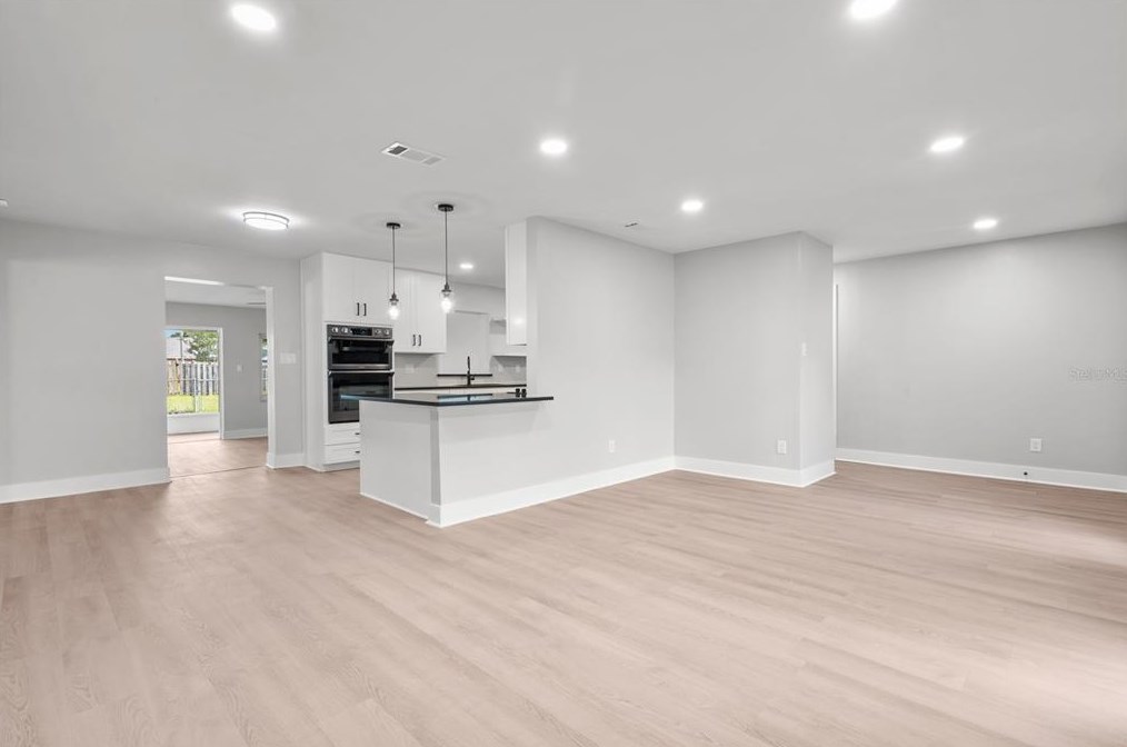 1808 Paradise Dr, Kissimmee FL 34741-2013 exterior