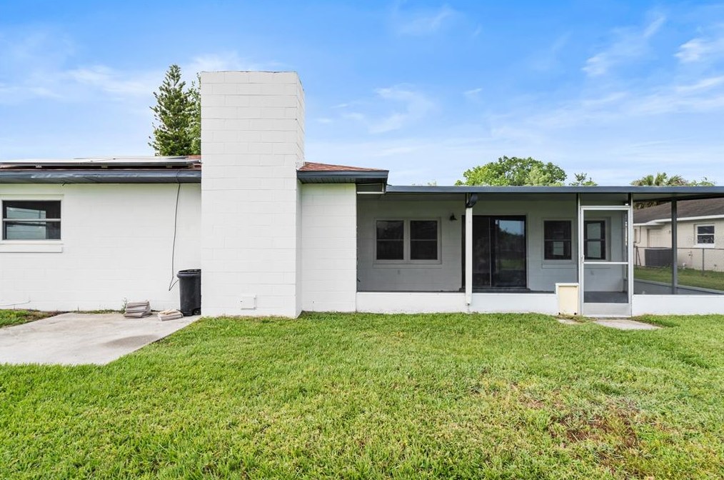 1808 Paradise Dr, Kissimmee FL 34741-2013 exterior