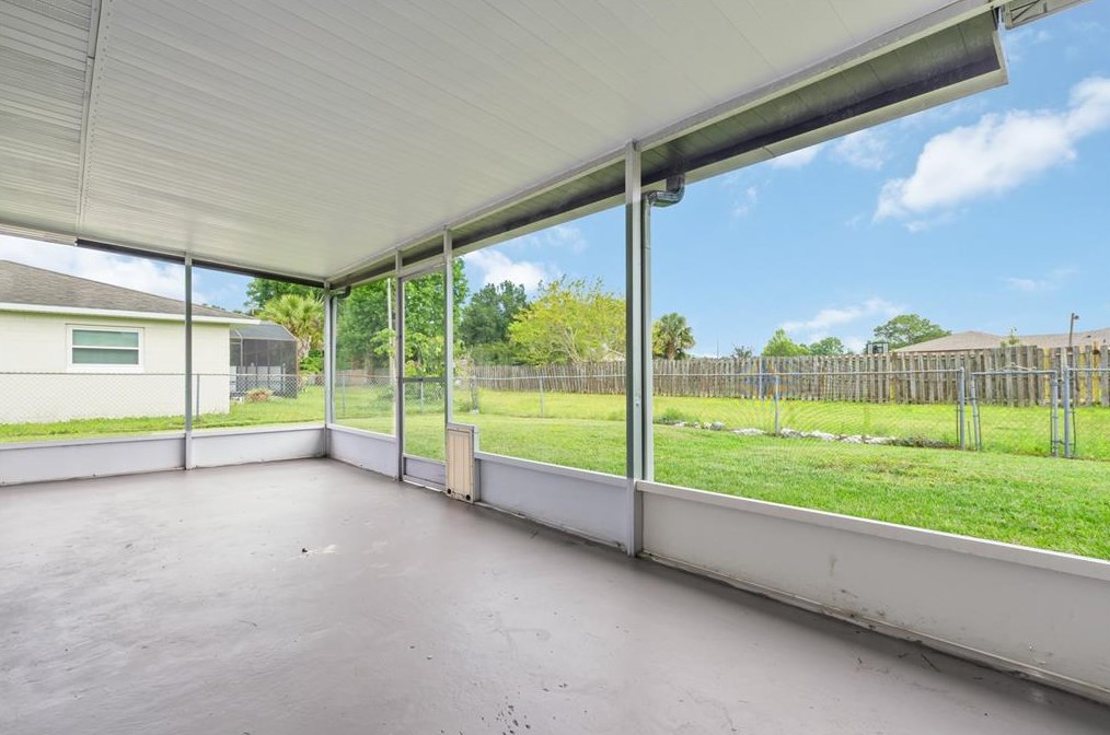 1808 Paradise Dr, Kissimmee FL 34741-2013 exterior