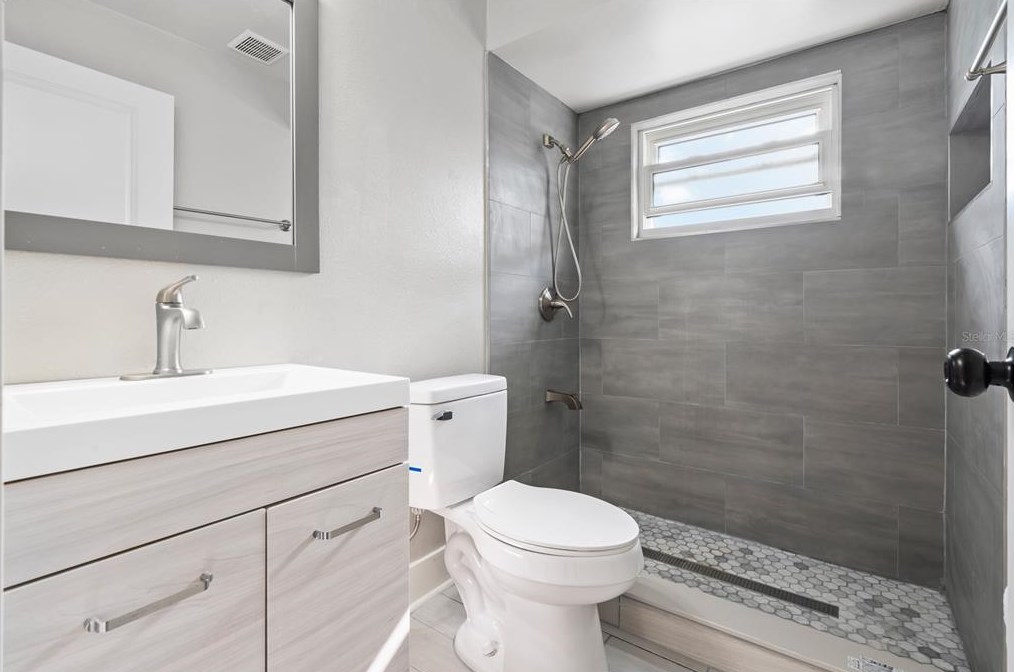 1808 Paradise Dr, Kissimmee FL 34741-2013 exterior