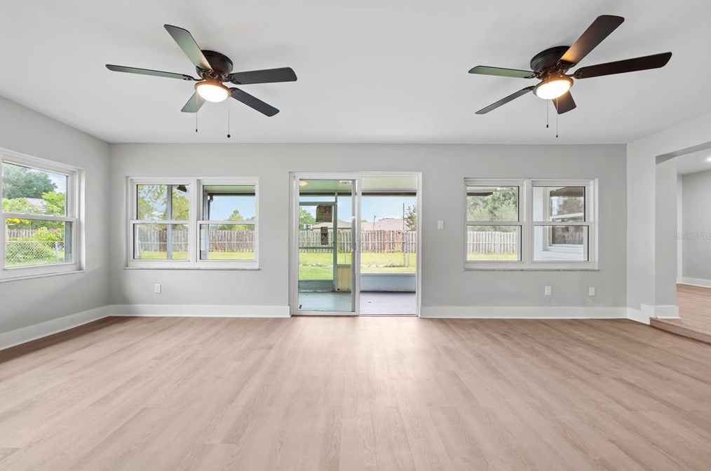 1808 Paradise Dr, Kissimmee FL 34741-2013 exterior