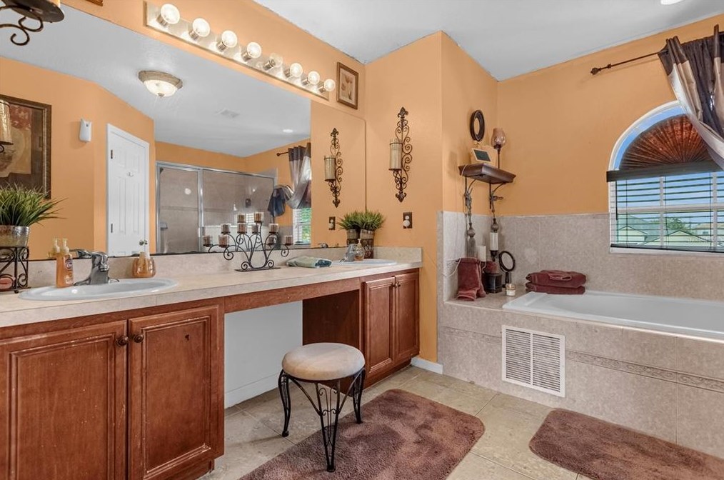 217 Beckenham Dr, Kissimmee FL 34758-4217 exterior