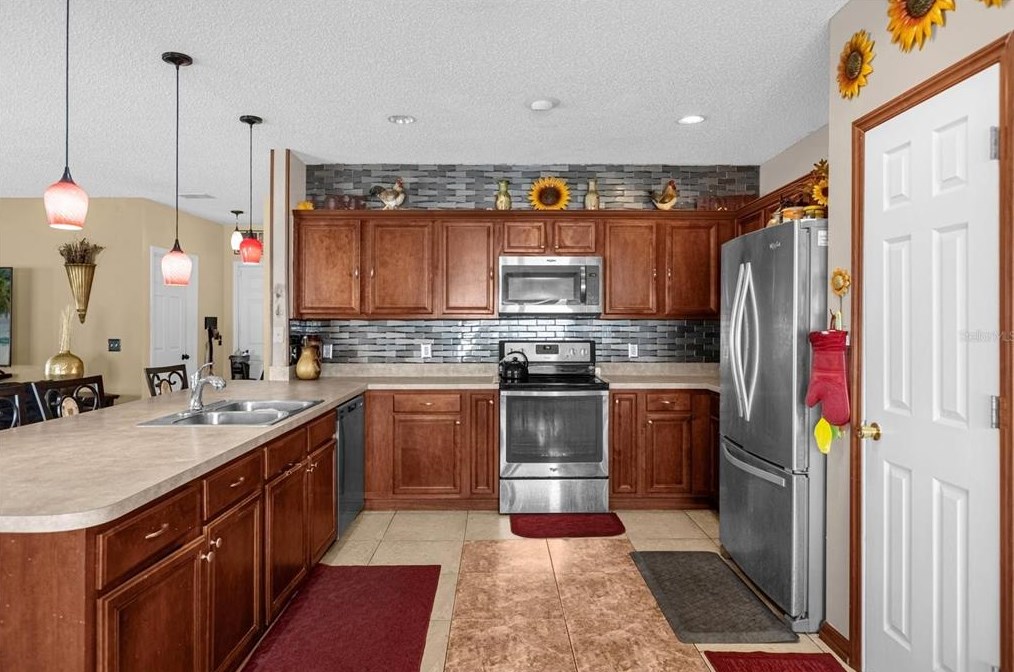 217 Beckenham Dr, Kissimmee FL 34758-4217 exterior