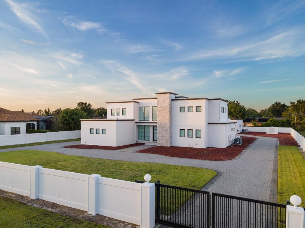 8441 Oakland Pl, Orlando, FL 32819-3255