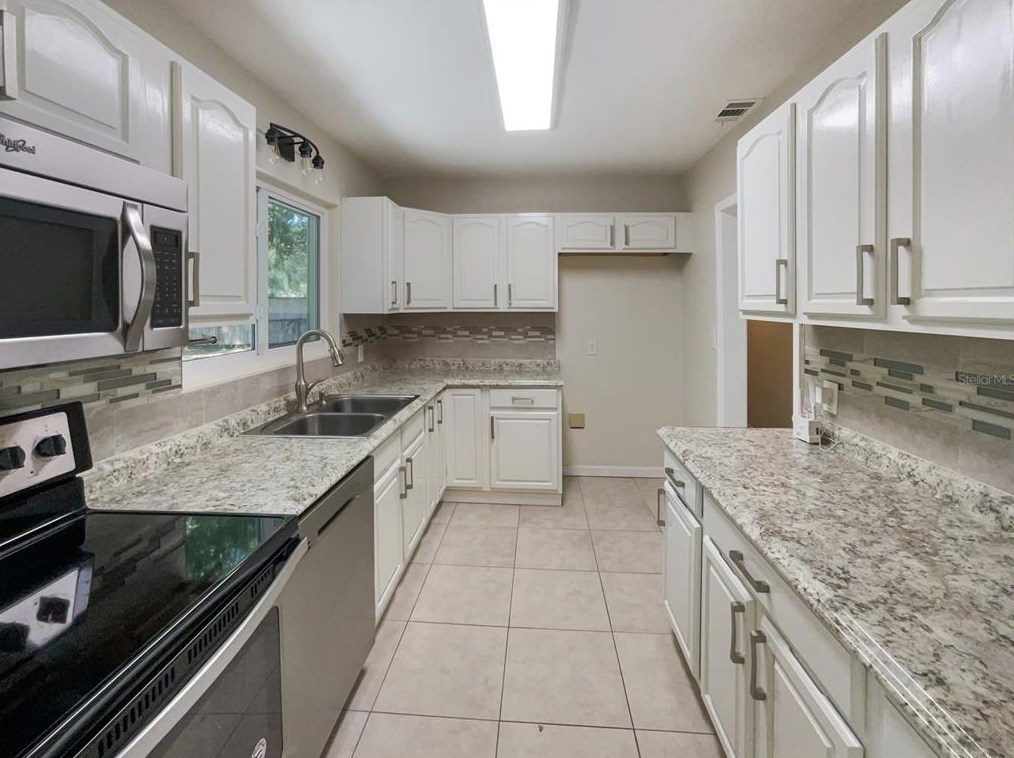 1618 Sims Pl, Lakeland, FL 33803-3528