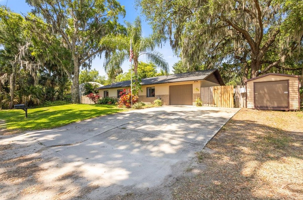 1014 Stacy Ln, New Smyrna, FL 32168-7536