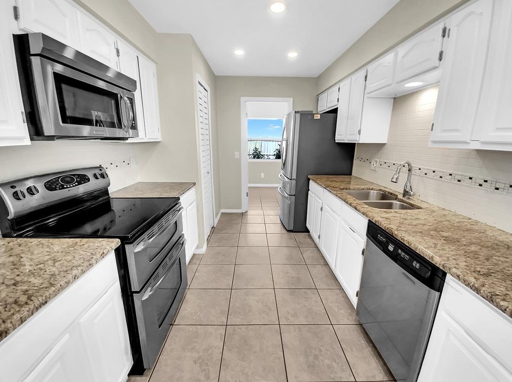 2672 Kerwood Cir, Orlando, FL 32810-3839