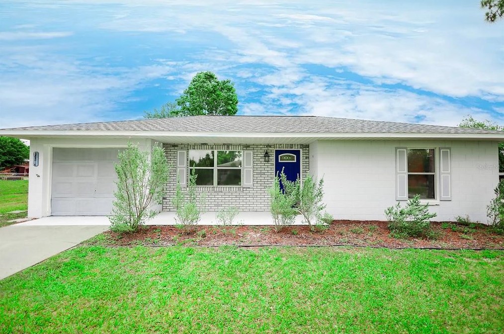 36214 Bristol Cir, Grand Island, FL 32735-9627