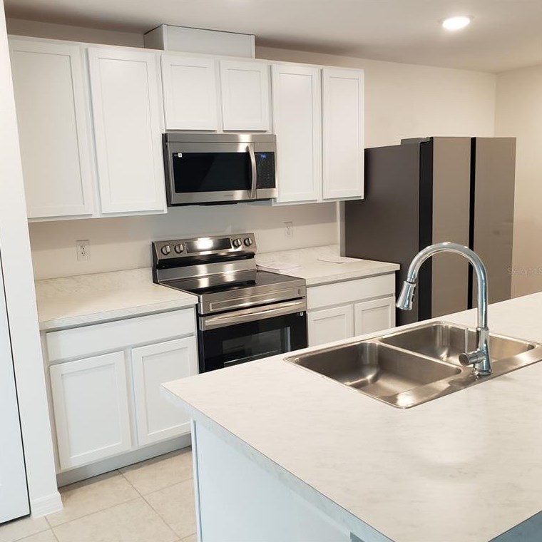 206 Rontunda Dr, Kissimmee FL  34758-2712 exterior