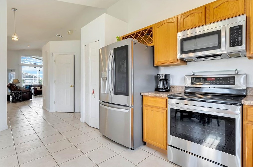 237 Kimberly Point Dr, Davenport FL  33837-3884 exterior