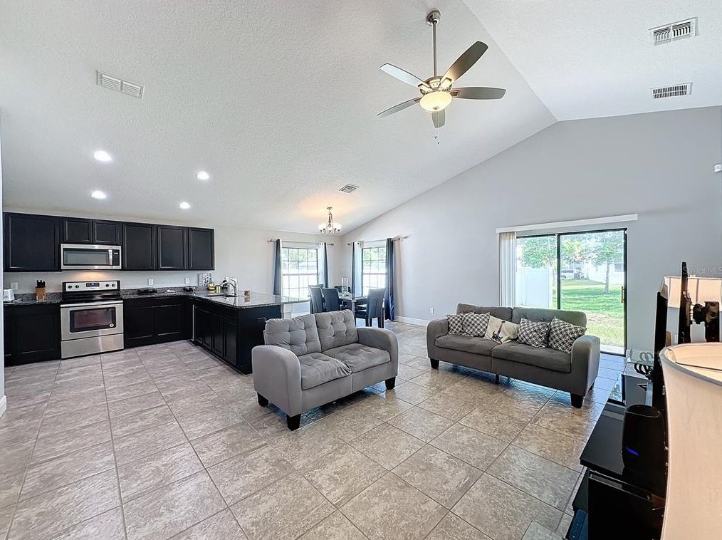 1144 Cambourne Dr, Kissimmee FL exterior