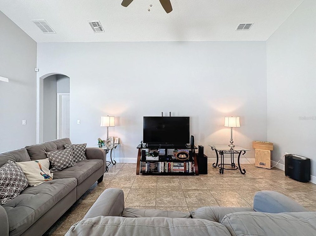 1144 Cambourne Dr, Kissimmee FL exterior