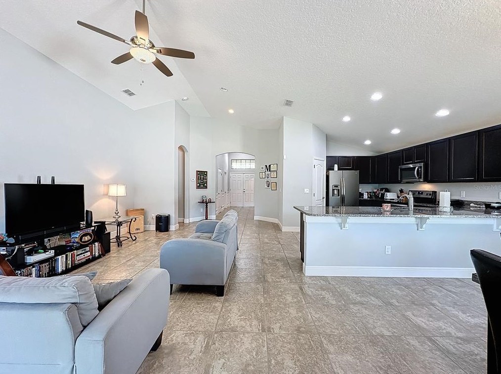 1144 Cambourne Dr, Kissimmee FL exterior