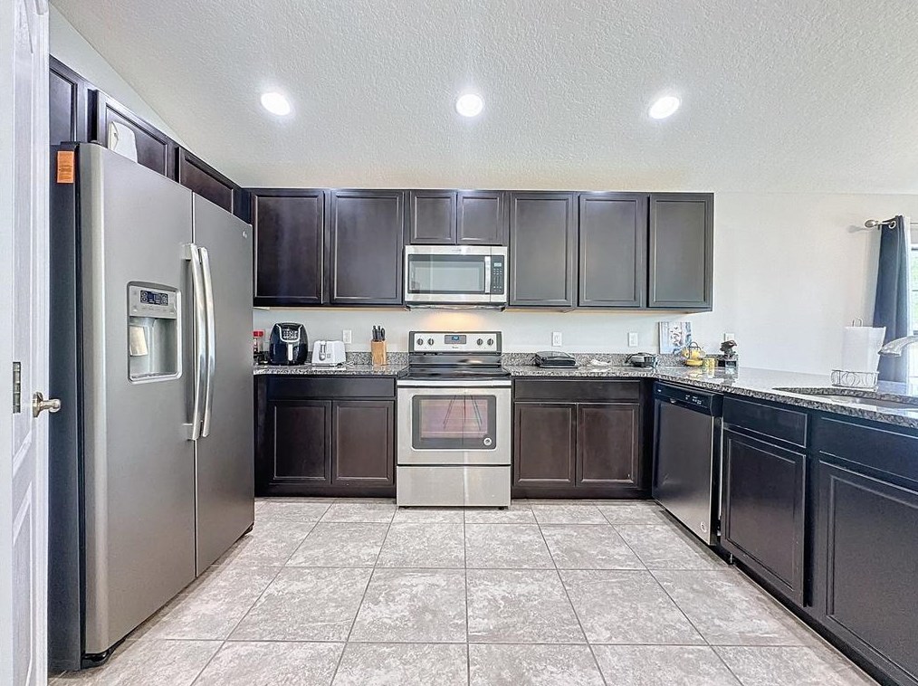 1144 Cambourne Dr, Kissimmee FL exterior