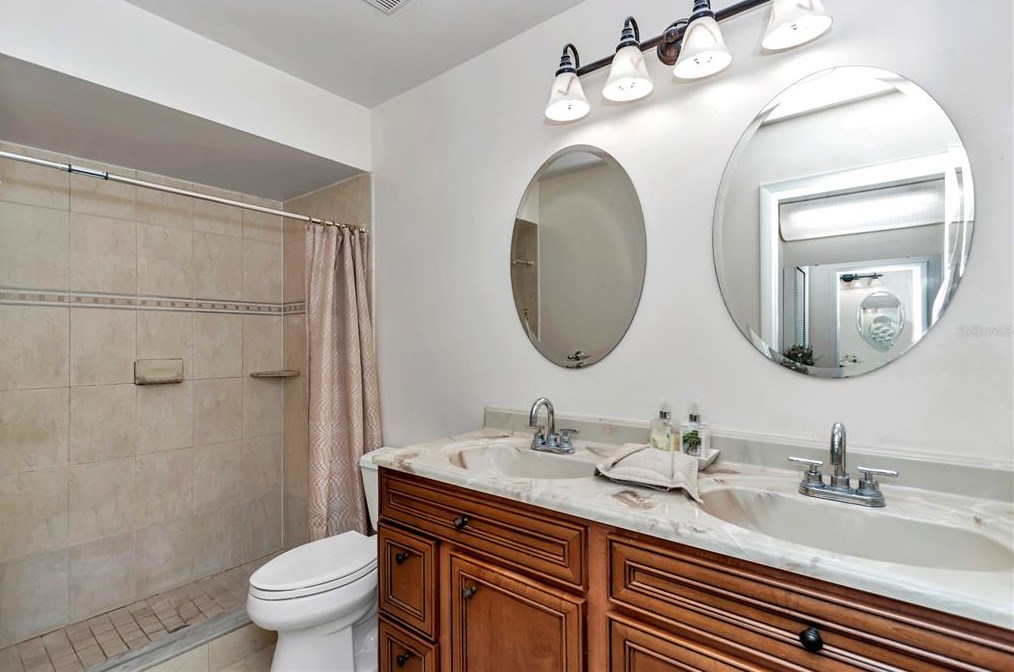 10103 Chesham Dr, Orlando FL  32817-3281 exterior