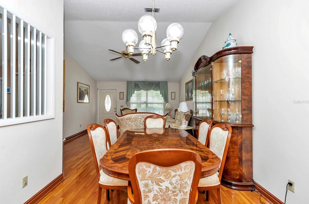 10103 Chesham Dr, Orlando FL  32817-3281 exterior