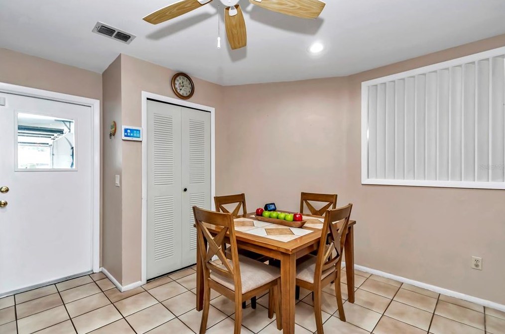 10103 Chesham Dr, Orlando FL  32817-3281 exterior