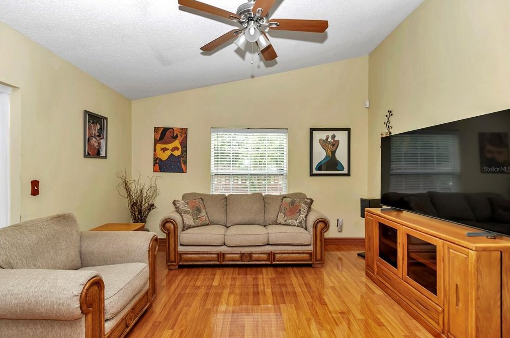 10103 Chesham Dr, Orlando FL  32817-3281 exterior