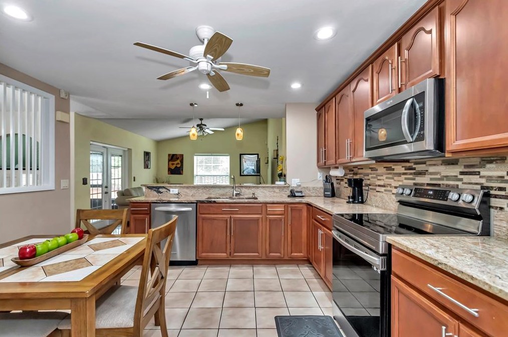 10103 Chesham Dr, Orlando FL  32817-3281 exterior