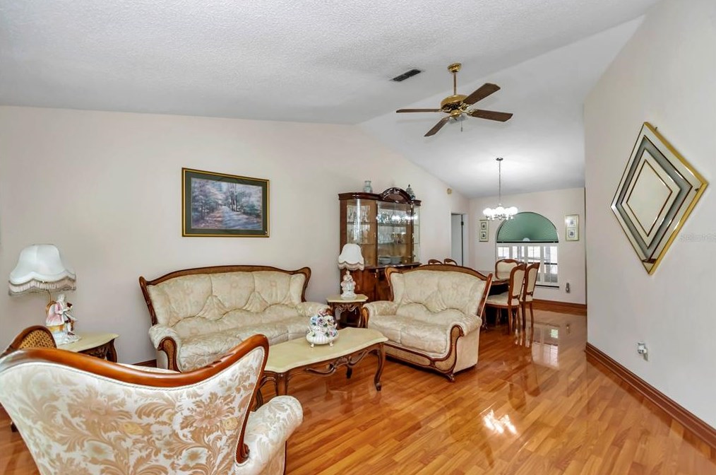 10103 Chesham Dr, Orlando FL  32817-3281 exterior