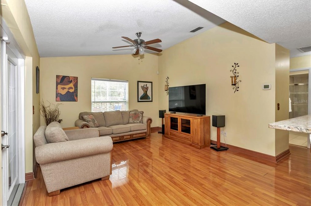 10103 Chesham Dr, Orlando FL  32817-3281 exterior