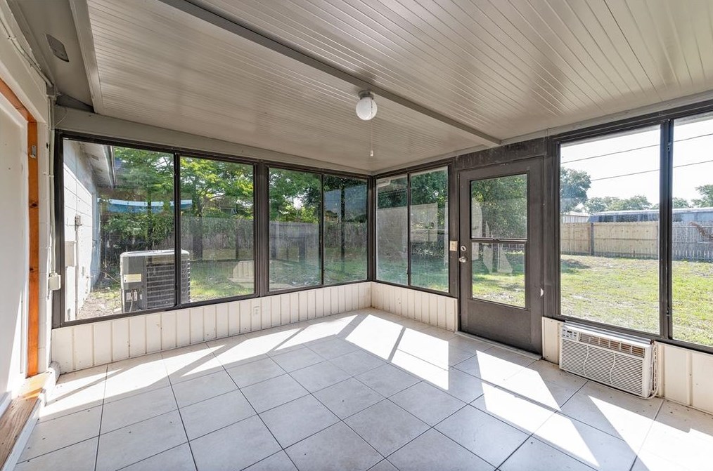 1043 Aaron Dr, Deltona FL  32725-7339 exterior