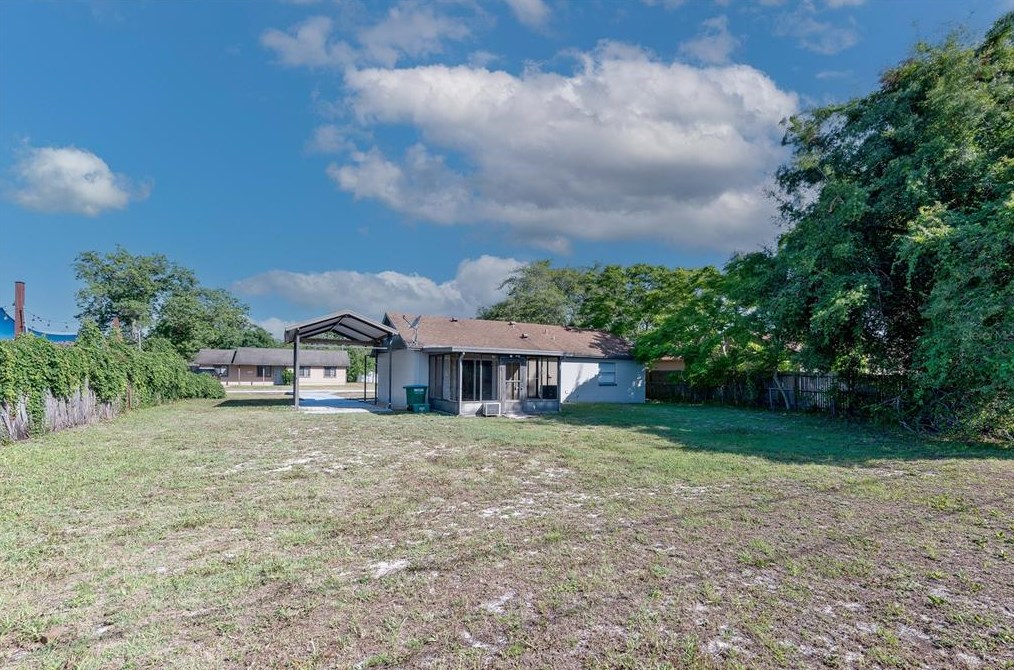 1043 Aaron Dr, Deltona FL  32725-7339 exterior