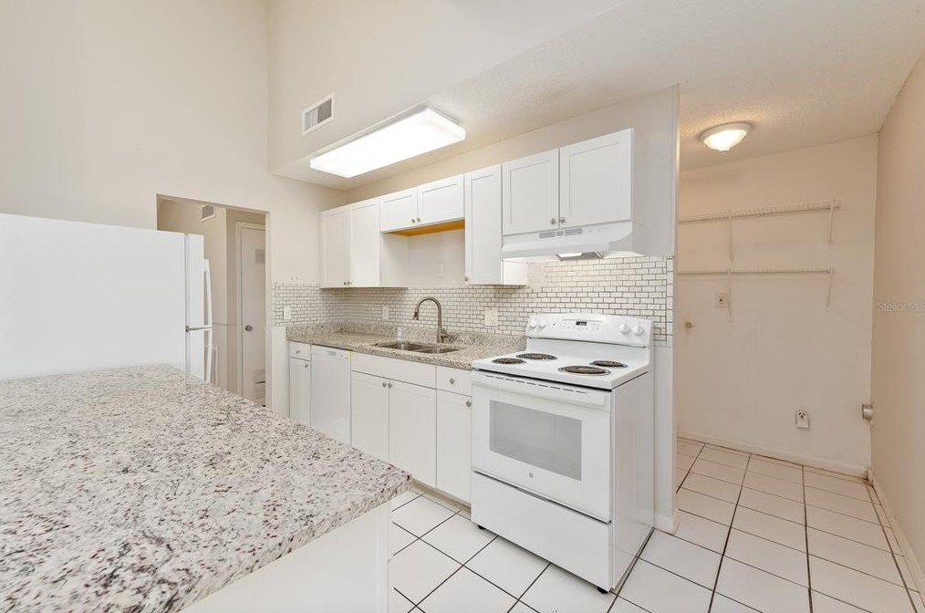 1043 Aaron Dr, Deltona FL  32725-7339 exterior