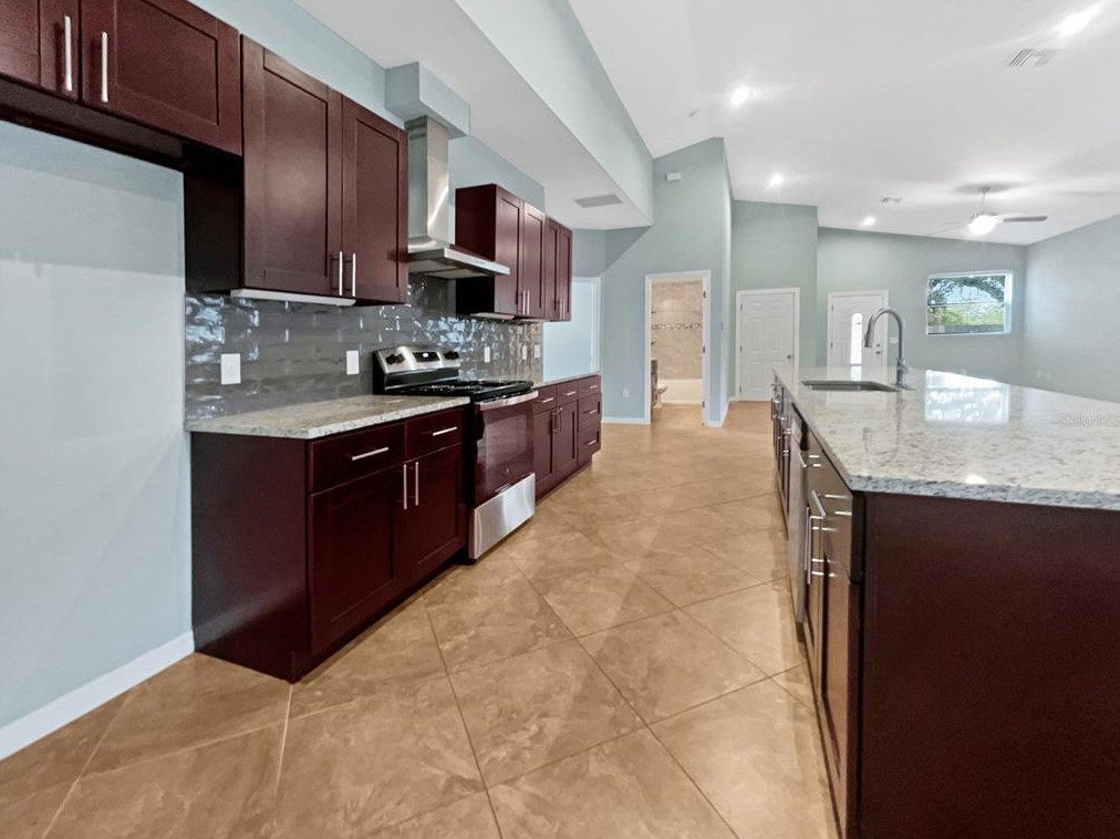 2950 Oriente Ave, Sarasota, FL 34235-6737