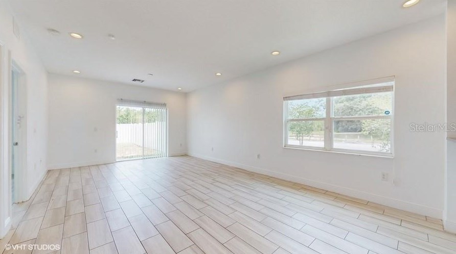 669 Lakeshore Pkwy, Davenport FL  33896-7861 exterior