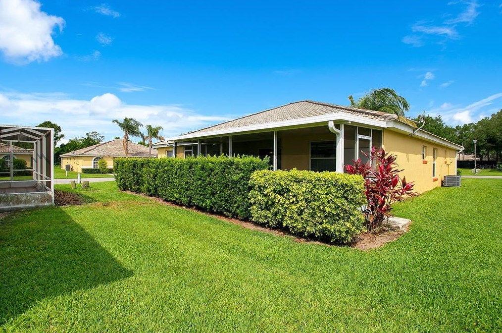 2212 Mystic Ring Loop, Kissimmee FL  34759-5398 exterior